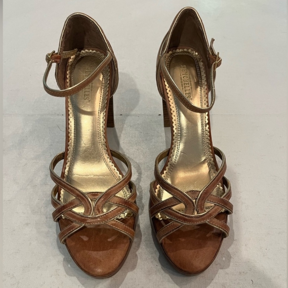 Seychelles vintage style light brown gold edged wooden heel strappy pumps. GUC!